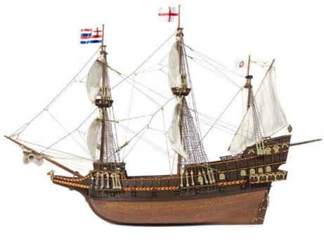 NAVE GOLDEN HIND KIT 1/85