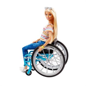 BARBIE CON SEDIA A ROTELLE
