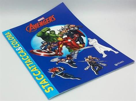 LIBRO AVENGERS STACCATTACCA E COLORA