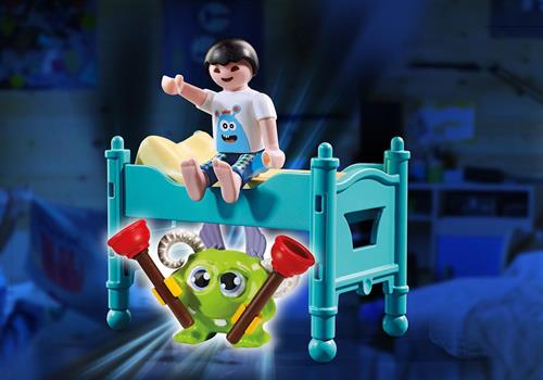 BAMBINO CON MOSTRICIATTOLO