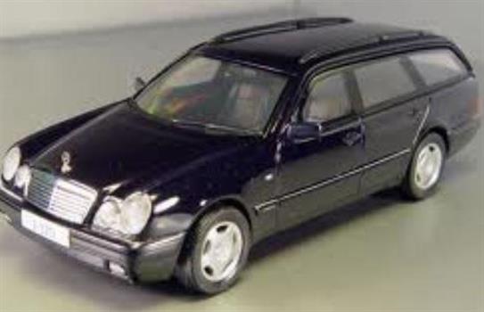 AUTO MERCEDES E320 1/43