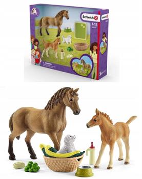 HORSE CLUB SARAH CHE CURA I CUCCIOLI