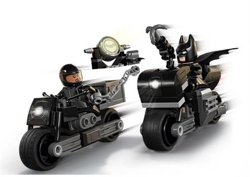 BATMAN INSEGUIMENTO IN MOTO DI SELINA KY