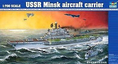 NAVE PORTAEREI USSR MINSK KIT 1/700