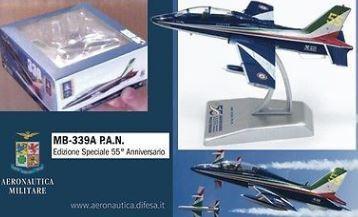 AEREO MB339 PAN FRECCE TRICOLORE 1/100